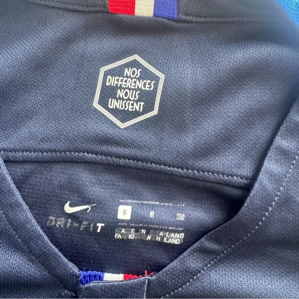 NIKE WOMEN'S FRANCE SOCCER  tee shirt jersey  navy blue size S - Picture 12 of 17